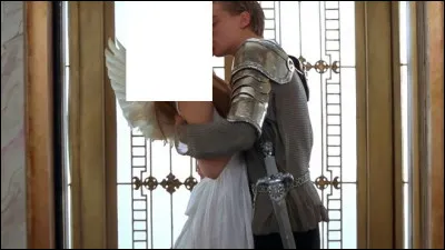 Quelle actrice embrasse Léonardo Dicaprio dans le film ''Roméo + Juliette'' ?