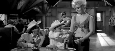 Quel acteur incarne le rôle de Dino dans le film ''Embrasse-moi idiot'' en 1964 ?