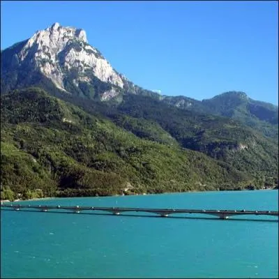 Le lac de Serre-Ponon s'etend derrire le barrage qui a t construit sur :