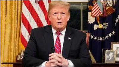 Trump a dit "rangez-moi vos jambes, demoiselles, ou je les fais r&ocirc;tir &agrave; petit feu" !