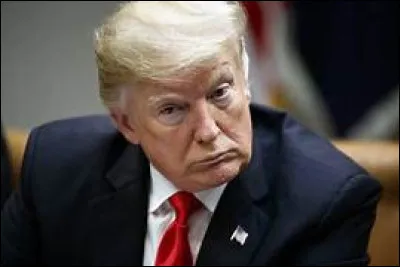 Trump a dit "Robert Pattinson ne devrait pas se remettre avec Kristen Stewart. Elle l'a tromp&eacute;e comme une malpropre et le refera. Il peut avoir beaucoup mieux !" !