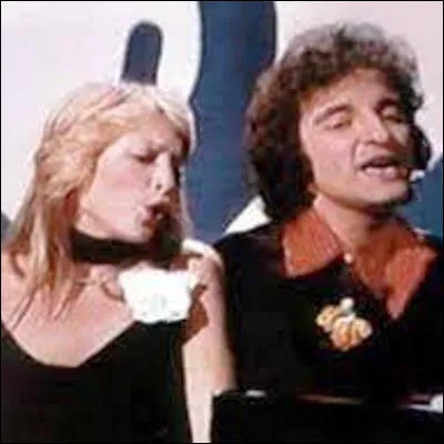 Quelle chanson française est interprétée en duo par Richard DeWitte et Joëlle Mogensen ?