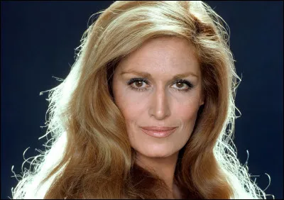 Sous son glamour et ses 140 millions de disques vendus, elle était une âme torturée qui s'est suicidée en 1987. "Pardonnez-moi, la vie m'est insupportable", telle est la lettre qu'elle a laissée à son public. De qui s'agit-il ?