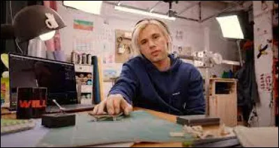 Orelsan : "La quête" - "Un jour elle m'a dit "j'sais pas tout", j'ai perdu [...] en l'Univers".