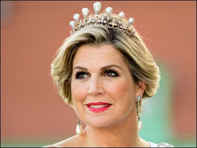 Máxima Zorreguieta : avocate et roturière, épouse du roi Willem-Alexander des Pays-Bas depuis 2002, princesse d'Orange-Nassau puis reine consort depuis 2013.