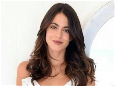 Martina Stoessel : actrice, chanteuse, danseuse et mannequin, révélée par son rôle dans la série musicale "Violetta" et ayant sorti quatre albums sous le nom de Tini.