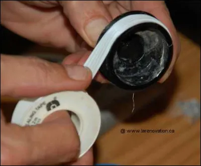 En quelle matière est fabriquée le ruban qui sert à rendre étanche un raccord vissé ?