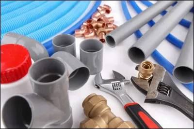 Selon une chanson d'Henri Salvador, il est ''plombier mais pas...