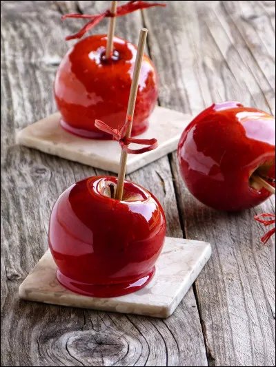 Dans quel pays a été inventé la pomme d'amour ?