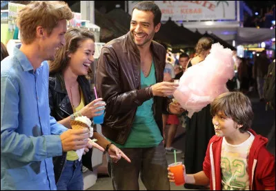 Dans quel film de Philippe Lacheau un groupe de jeunes gens emmène un petit garçon à la fête foraine ?