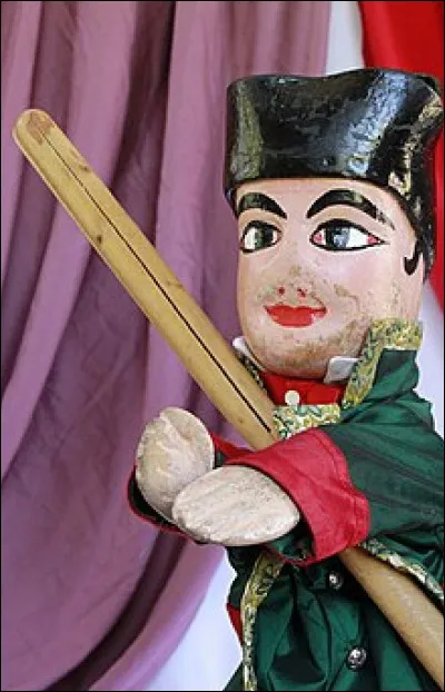 Comment s'appelle le b&acirc;ton que la marionnette Guignol utilise pour frapper les autres marionnettes ?