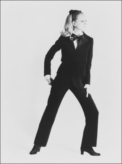 Qui crée le smoking féminin en 1966 ?