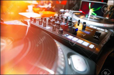 Christophe Lefriant : un patronyme qui ne vous dit probablement rien mais qui vous aura probablement déjà fait danser, c'est sa spécialité.