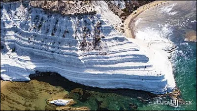 Sur quelle &icirc;le europ&eacute;enne peut-on admirer la scala dei Turchi ?