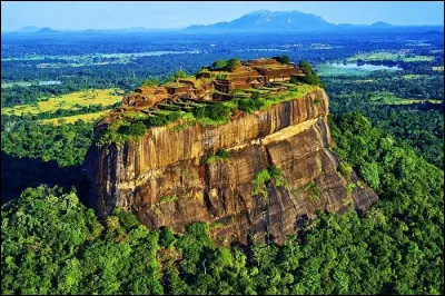 Quel nom donne-t-on &agrave; ce rocher situ&eacute; au Sri Lanka ?