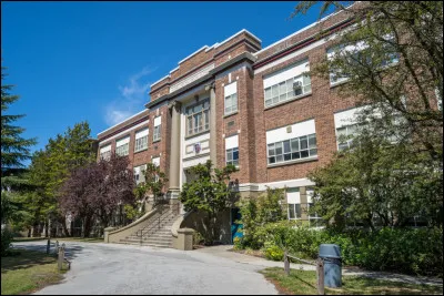 Quel est le nom de l'académie où elle a été transférée ?