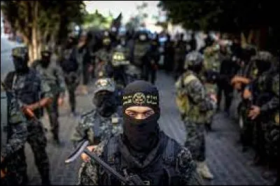 Quelle est cette organisation palestinienne, créée par des membres des Frères musulmans et aujourd'hui très implantée à Gaza, qui a commis, depuis la fin des années 80, de nombreux attentats en Israël visant des bus ou centres commerciaux ainsi qu'en Cisjordanie ?