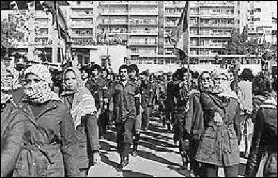 Dans quelle capitale s'installe alors la direction de l'OLP ?