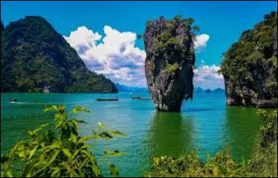 Quelles sont les trois couleurs du drapeau thaïlandais ?