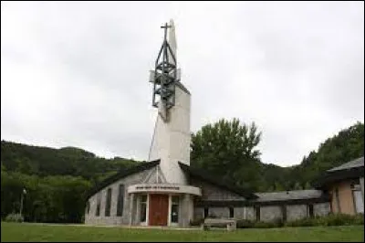 Voici l'église Notre-Dame-de-l'Assomption, à La Salle-en-Beaumont. Village Isérois, il se situe en région ...