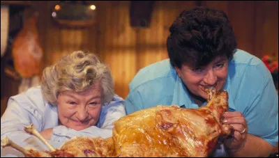 Quel &eacute;tait le pr&eacute;nom de la complice de Ma&iuml;t&eacute; dans l'&eacute;mission ''La Cuisine des mousquetaires'' ?