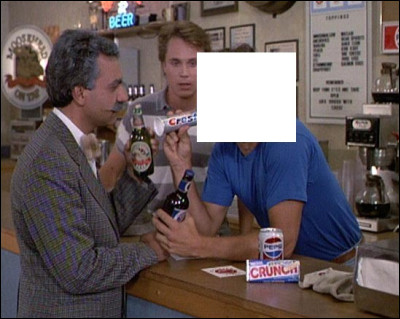 Quel acteur fait ses débuts au cinéma dans le film ''Le Retour des tomates tueuses'' en 1988 ?