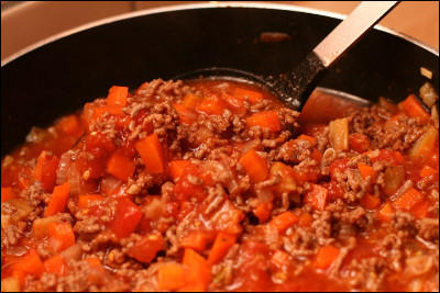 Quelle sauce italienne est composée de sauce tomate et de buf haché ?