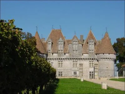 Connu pour son château et son vin blanc fruité :