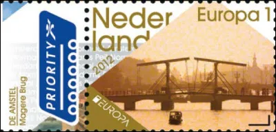 Les Pays-Bas > Ce "Magere Brug", pont basculant en bois, date de 1670 : bien sûr, il a été rénové depuis mais que signifie son nom ?