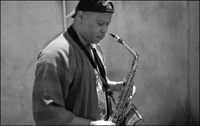 Quel saxophoniste est à l'origine du terme "M-Base" ?