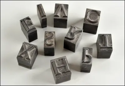 En plus de l'antimoine, avec quoi faut-il faire fusionner le plomb pour cr&eacute;er du plomb typographique ?