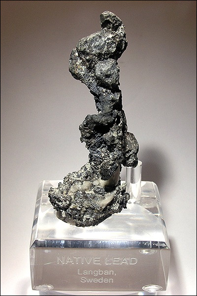 Quel est le numéro atomique du plomb ?