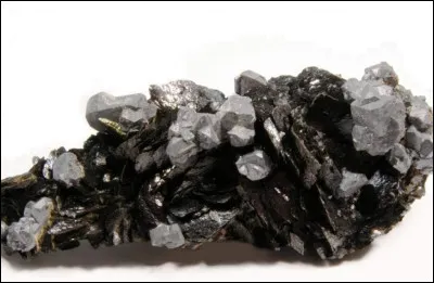 &Agrave; l'&eacute;tat pur, de quelle couleur est le plomb ?