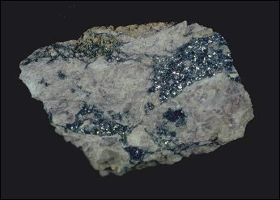 À quelle série chimique appartient le plomb ?