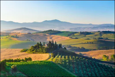 Dans quelle province italienne se dressent les monts du Chianti ?