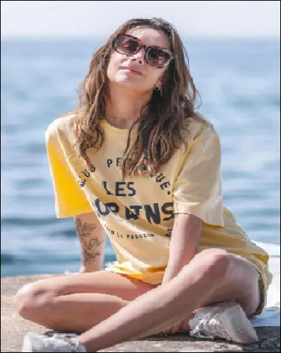 Quel est le pseudo de cette youtubeuse ?