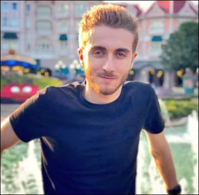 Quel est le pseudo de ce youtubeur ?