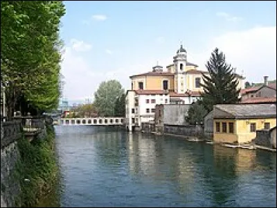 Long de 280 km, il prend sa source dans les Alpes, à une altitude de 2 600 m environ, coule vers le sud, forme le lac d'Iseo et se jette dans le Pô près de Mantoue : c'est l'/la/le ...