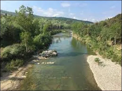 Ce fleuve côtier du sud de la Toscane, long de 160 km, prend sa source dans les collines du Chianti, arrose Grosseto et se jette dans la mer Tyrrhénienne : c'est l'/la/le ...