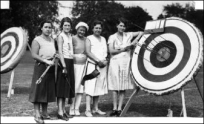 De quelle couleur est le centre d'une cible de tir à l'arc ?