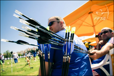 Quelle expression utilisent les archers lorsque leur flèche a manqué la cible ?