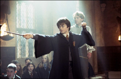 Qui a écrit : "Harry Potter à l'école des sorciers" ?