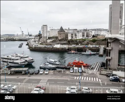 Dans quel département se trouve la ville de Brest ?