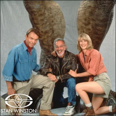 Quelle est la couleur du haut d'Ellie Sattler à la fin du film ?