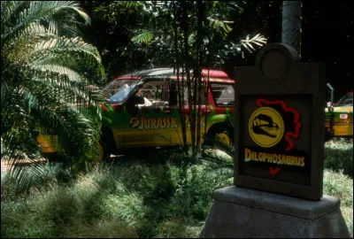 Qui dit cette phrase : "C'est ce qui fait du dilophosaure un magnifique mais mortel apport à Jurassic Park" ?