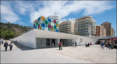 Quelle ville espagnole accueille un centre Pompidou provisoire depuis 2015 ?