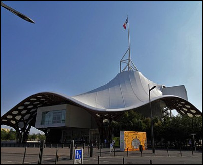 Dans quelle ville française se situe une antenne décentralisée du centre Pompidou ?