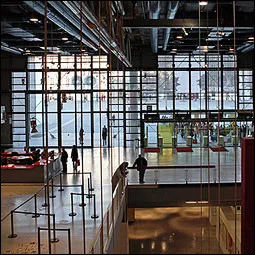 De quel mus&eacute;e parisien provenaient les premi&egrave;res �uvres expos&eacute;es lors de l'ouverture du centre Pompidou ?