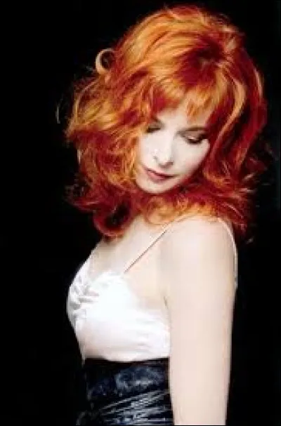 Complétez les paroles de cette chanson de Mylène Farmer : "Si je dois tomber de haut/
Que ma chute soit lente/...