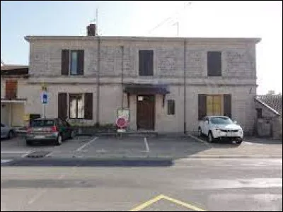 Nous sommes à Villers-sur-Meuse, village situé dans l'ancienne région ...